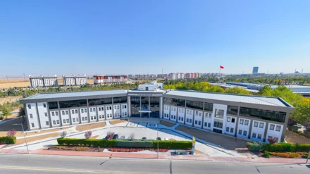 Rektör Yılmaz, Eczacılık Fakültesi binasında incelemede bulundu